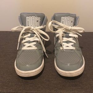 Nike patent leather girls sneakers